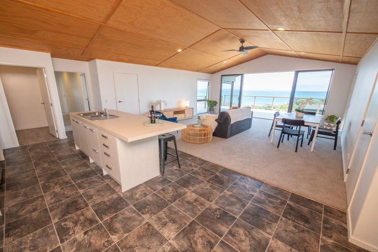 Photo of property in 20 Eagles Way, Cable Bay, 0420