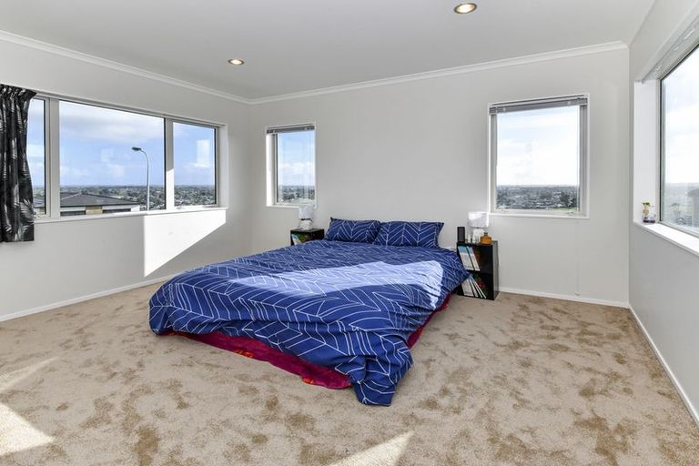 Photo of property in 13 Kereru Rise, Papakura, 2110
