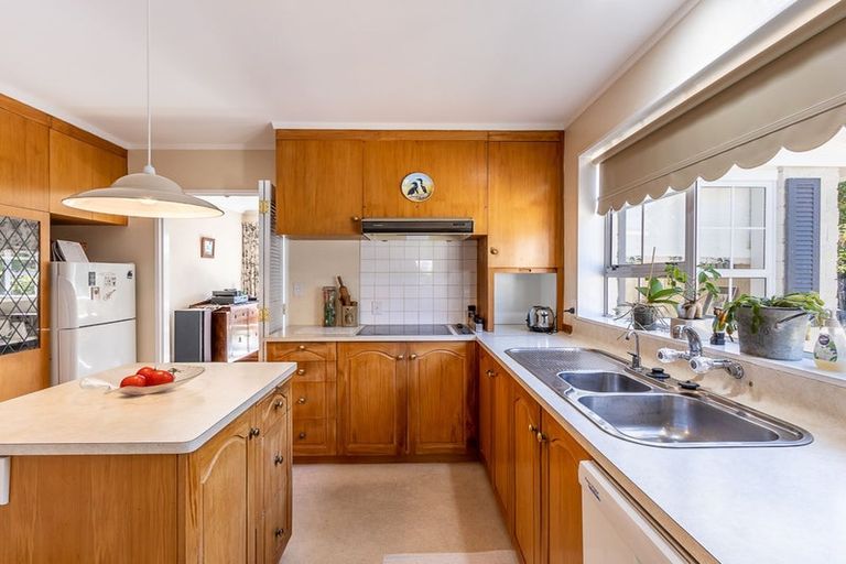 Photo of property in 10 Rosebank Grove, Waikanae, 5036
