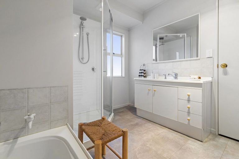 Photo of property in 43 Admiral Crescent, Flagstaff, Hamilton, 3210