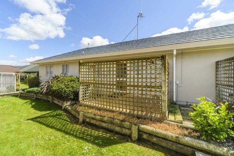 Photo of property in 3 Royal Fern, Kelvin Grove, Palmerston North, 4414
