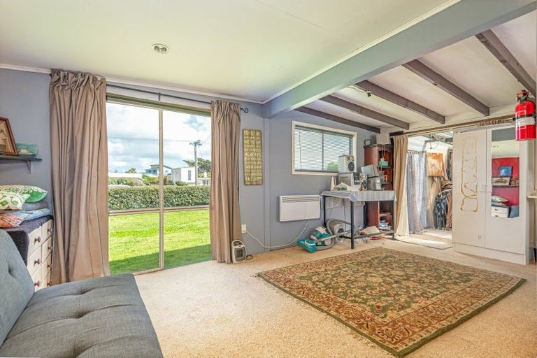 Photo of property in 25 Himatangi Street, Himatangi Beach, Foxton, 4891