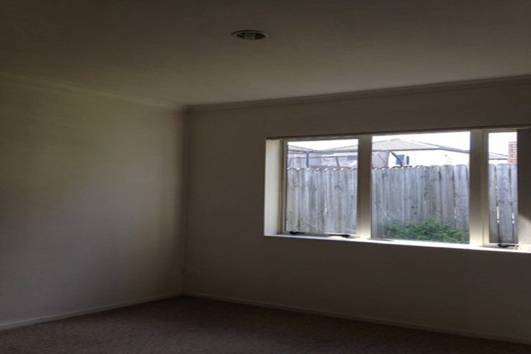 Photo of property in 35 Brashier Circle, Sunnyvale, Auckland, 0612