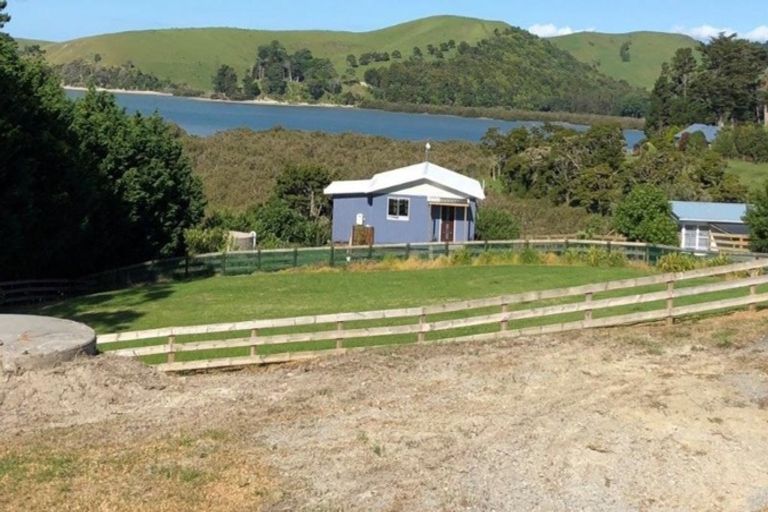 Photo of property in 4 Heaths Way, Pahi, Paparoa, 0571