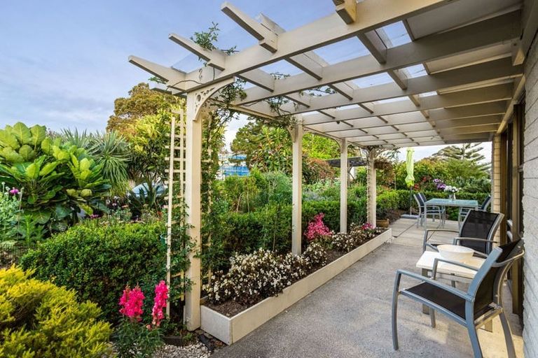 Photo of property in 2 Edgewater Grove, Orewa, 0931