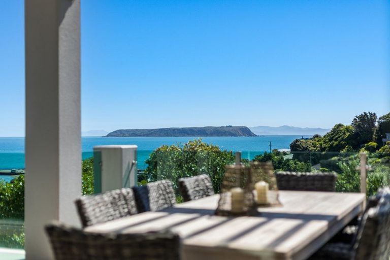 Photo of property in 32 Roys Road, Plimmerton, Porirua, 5026