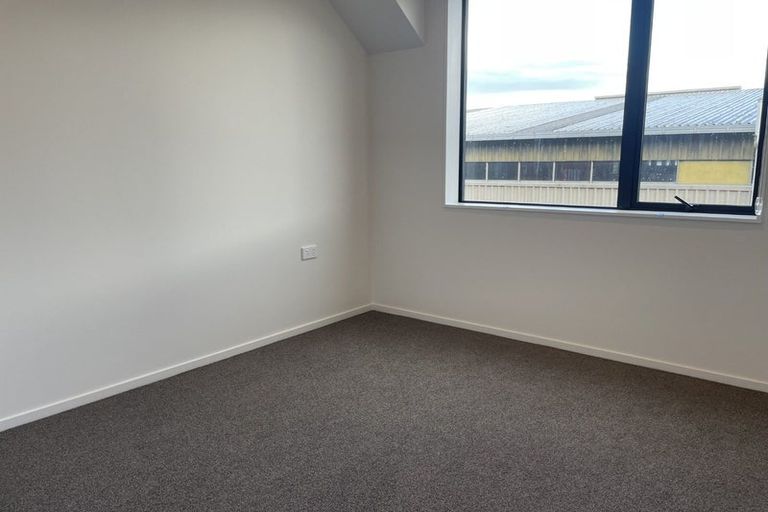 Photo of property in 104/28c Eileen Newey Place, Henderson, Auckland, 0612