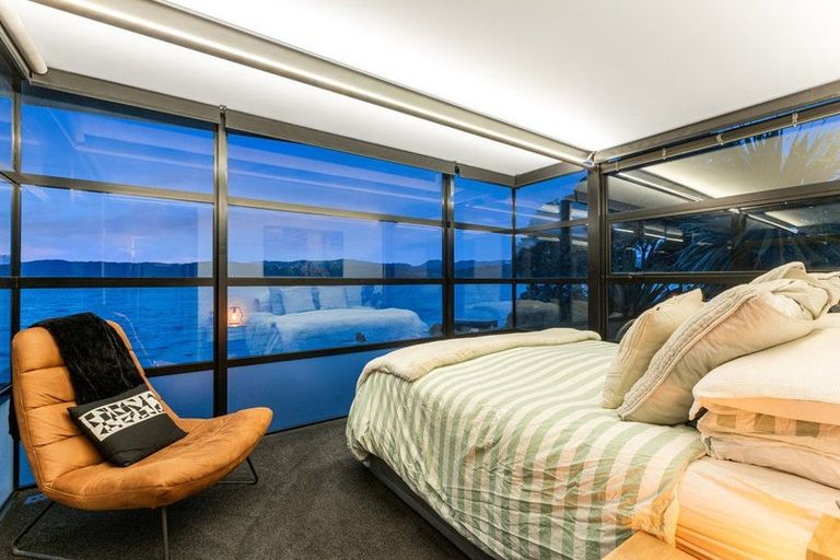 Photo of property in 377a Karaka Bay Road, Karaka Bays, Wellington, 6022