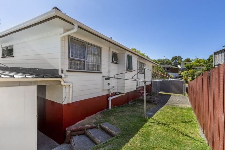 Photo of property in 1/9 Embassy Place, Glenfield, Auckland, 0629