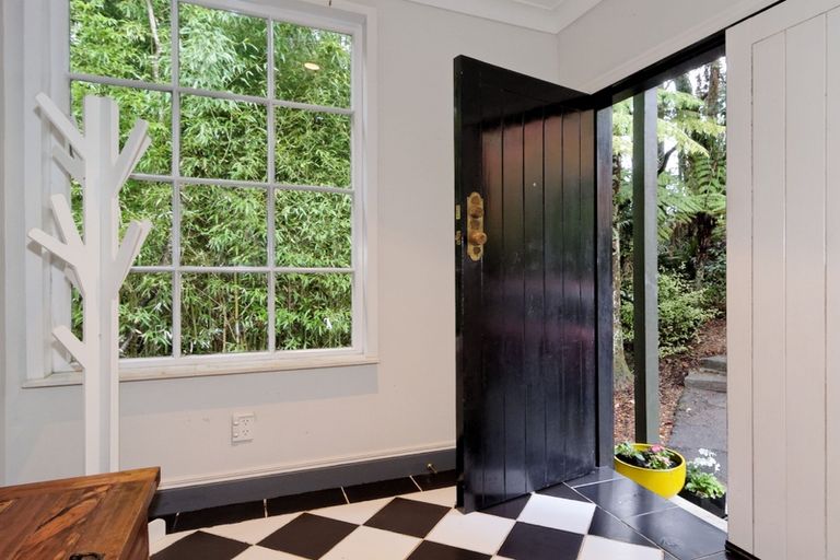 Photo of property in 199 Scenic Drive, Titirangi, Auckland, 0604