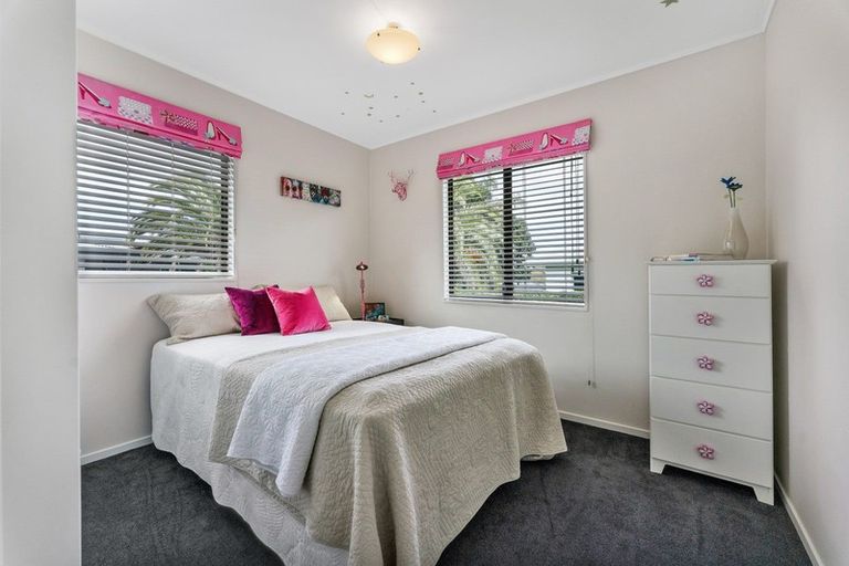 Photo of property in 2/2 Patons Road, Howick, Auckland, 2014