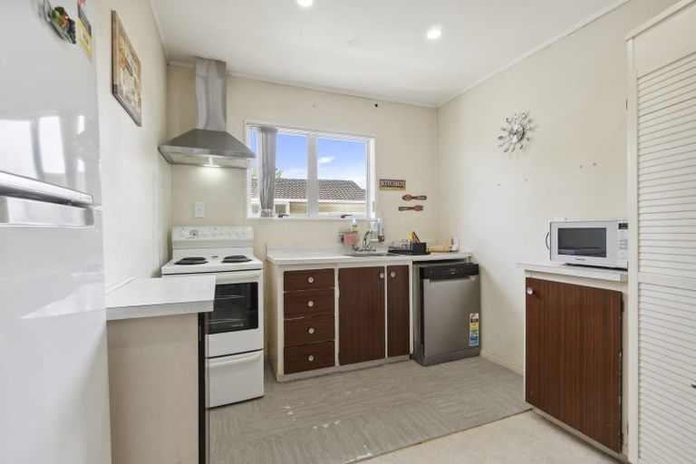 Photo of property in 2/4 Slim Place, Clendon Park, Auckland, 2103