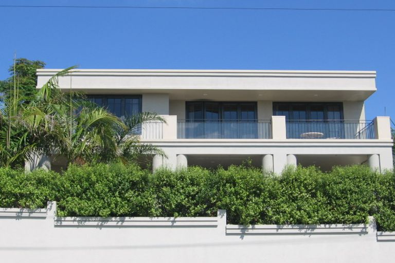 Photo of property in 2/24 Bournemouth Terrace, Murrays Bay, Auckland, 0630