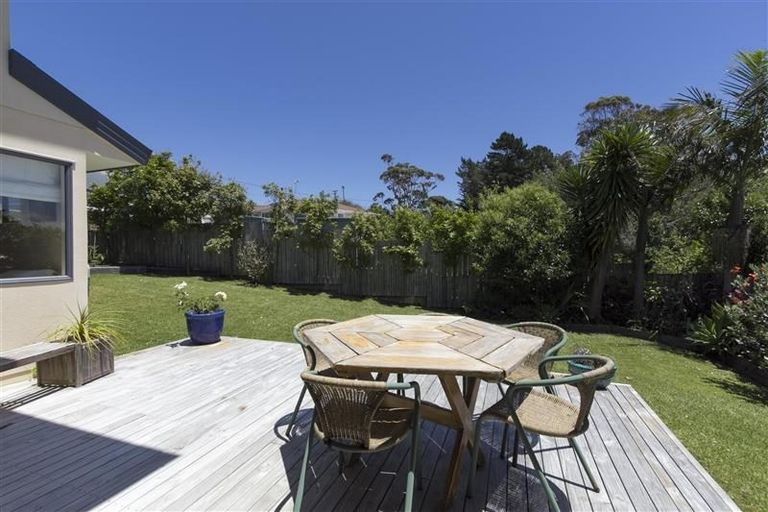 Photo of property in 99 Wade River Road, Stanmore Bay, Whangaparaoa, 0932