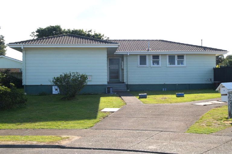 Photo of property in 8 Foster Place, Mangere East, Auckland, 2024