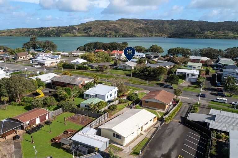 Photo of property in 22 Wallis Street, Raglan, 3225