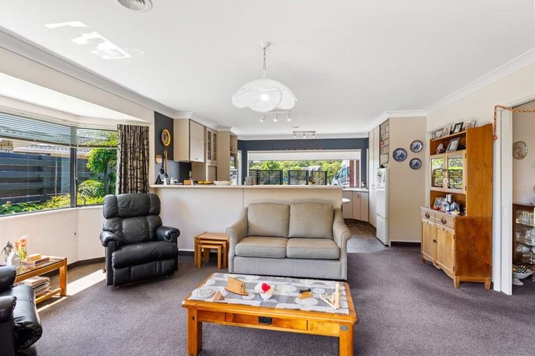 Photo of property in 14 Hurunui Street, Waikanae, 5036