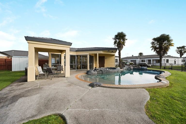 Photo of property in 14 Sudbury Court, Rototuna North, Hamilton, 3210