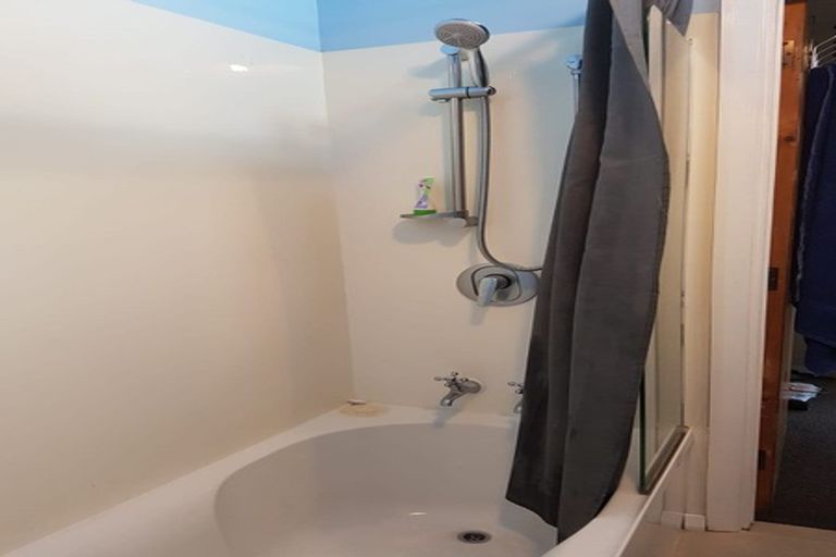 Photo of property in 6d Rewa Terrace, Tawa, Wellington, 5028