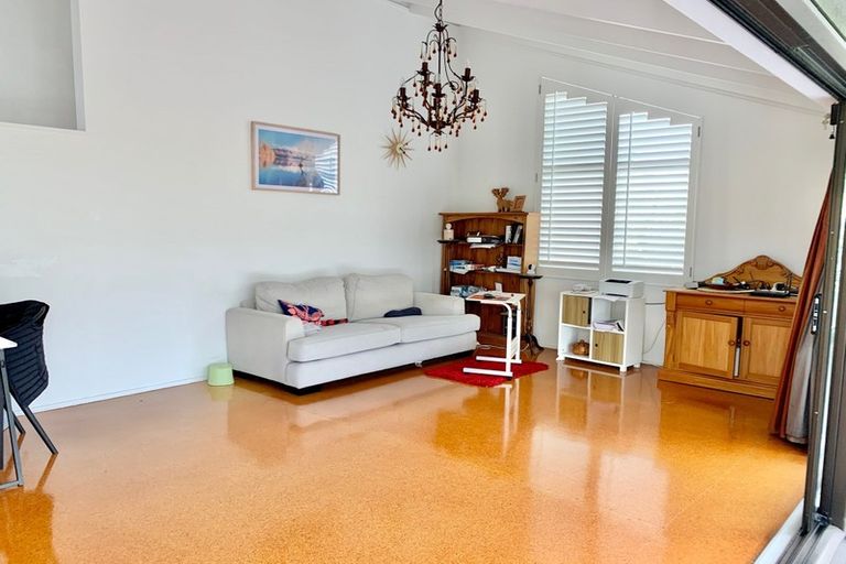 Photo of property in 2/1 Mayfair Crescent, Mairangi Bay, Auckland, 0630