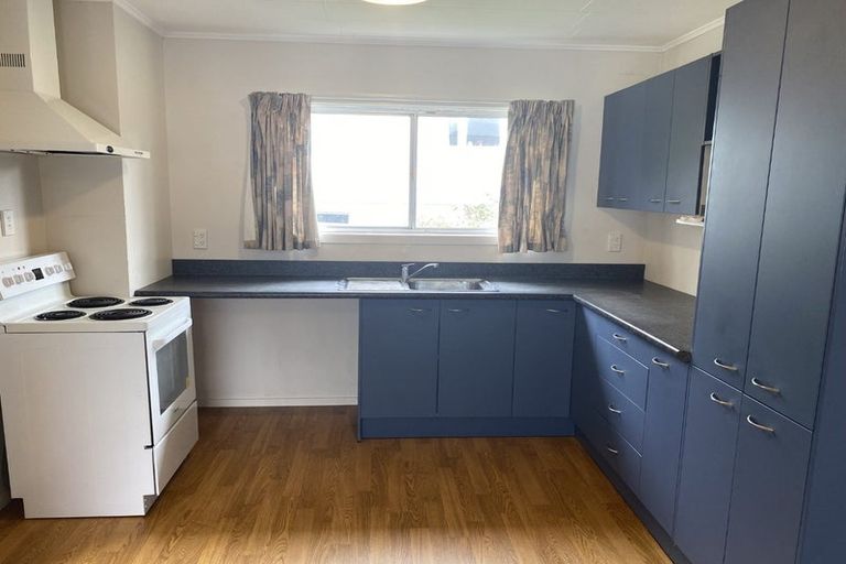 Photo of property in 2/1 Proctor Lane, Tawa, Wellington, 5028