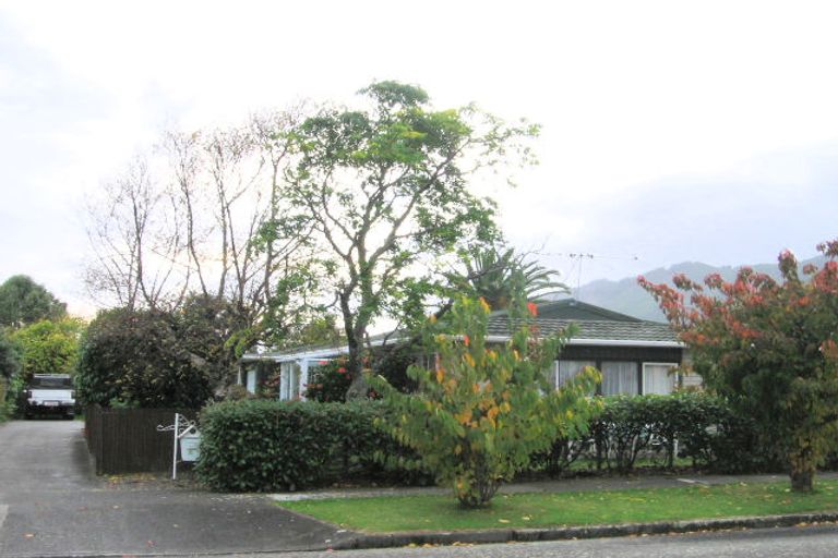 Photo of property in 28 Kanawa Street, Waikanae, 5036