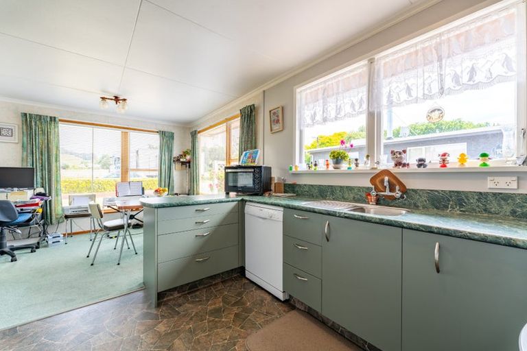 Photo of property in 17 Kenilworth Road, Oamaru North, Oamaru, 9400