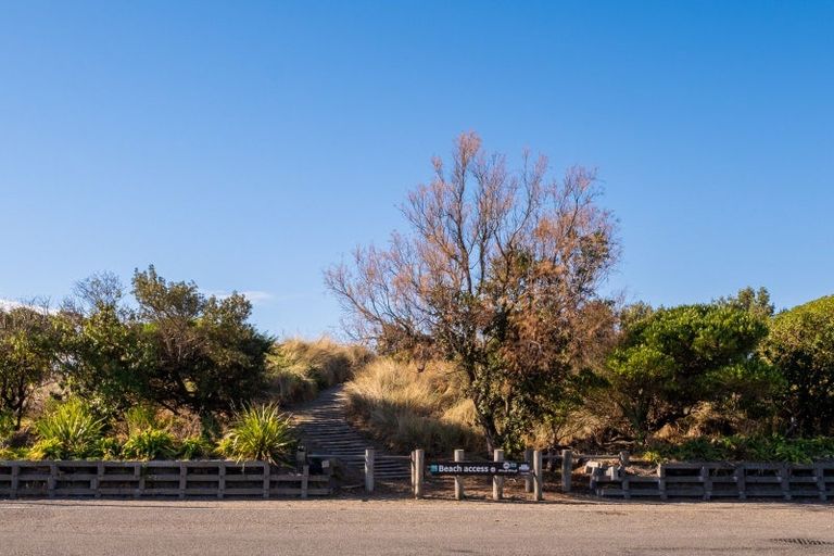 Photo of property in 4 Pacific Road, North New Brighton, Christchurch, 8083