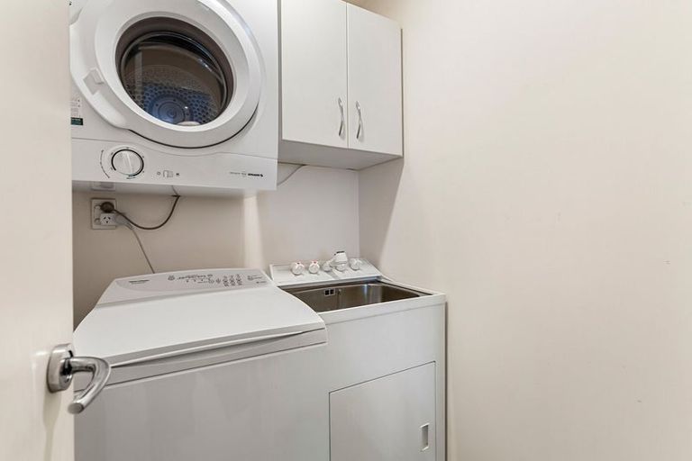 Photo of property in 1i/175 Hurstmere Road, Takapuna, Auckland, 0622