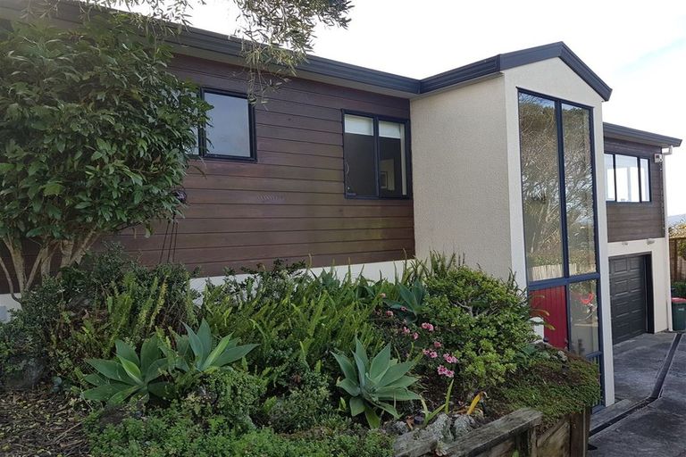 Photo of property in 2/9 Cashmere Place, Glenfield, Auckland, 0629