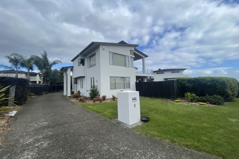 Photo of property in 9 Armstrong Farm Drive, East Tamaki Heights, Auckland, 2016