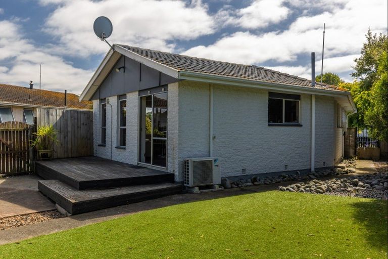 Photo of property in 476 Mairehau Road, Parklands, Christchurch, 8083