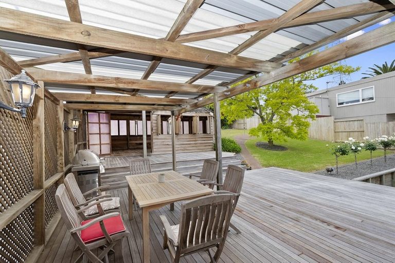 Photo of property in 138 Tiroroa Avenue, Te Atatu South, Auckland, 0610