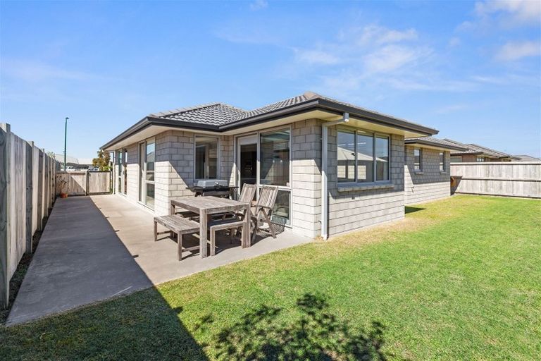 Photo of property in 10 Oka Street, Papamoa Beach, Papamoa, 3118