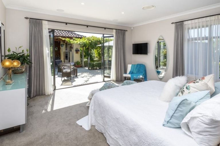 Photo of property in 32 Brownhill Road, Whitford, Manurewa, 2576