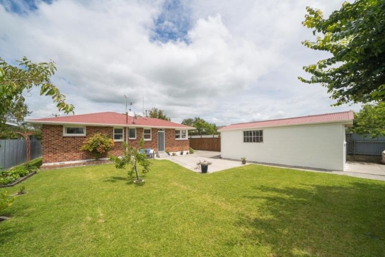 Photo of property in 42 Tararua Terrace, Cloverlea, Palmerston North, 4412
