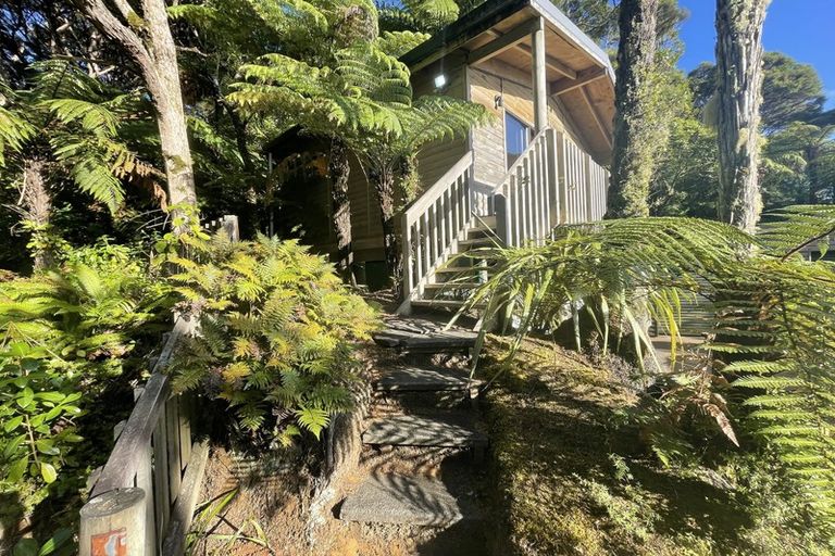 Photo of property in 426 Scenic Drive, Waiatarua, Auckland, 0612