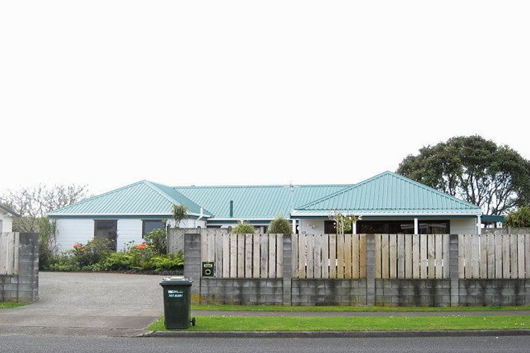 Photo of property in 32 Karina Road, Merrilands, New Plymouth, 4312