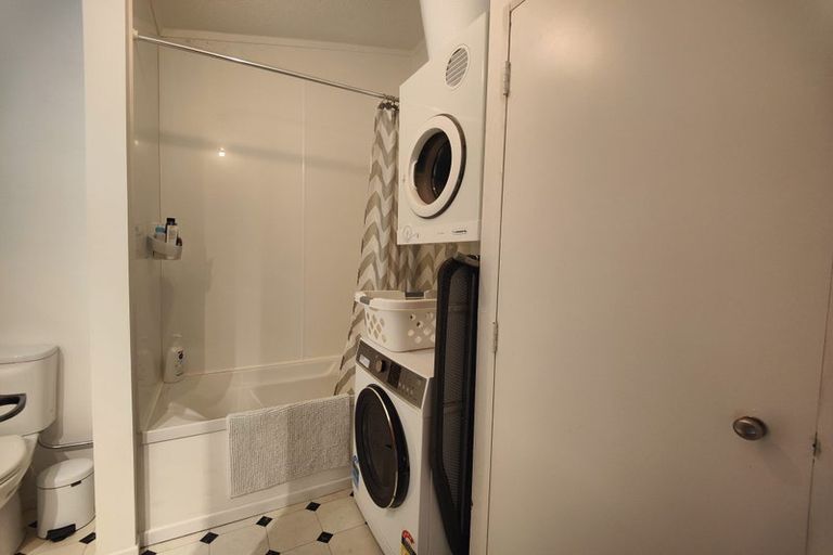 Photo of property in 8/219 Grant Road, Thorndon, Wellington, 6011