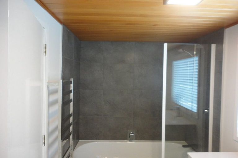 Photo of property in 4a Thurlestone Place, Burnside, Christchurch, 8053