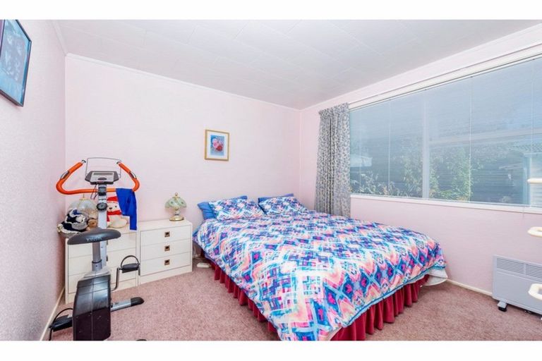 Photo of property in 13 Dunstall Place, Mangere Bridge, Auckland, 2022