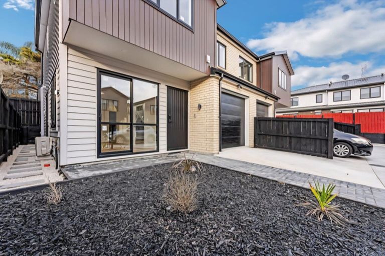 Photo of property in 2/97 Great South Road, Manurewa, Auckland, 2102