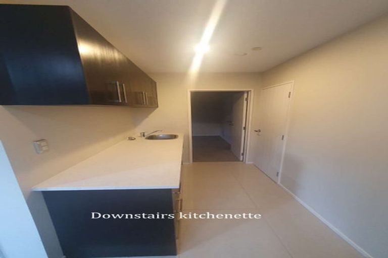 Photo of property in 9 Baker Street, Fairview Heights, Auckland, 0632