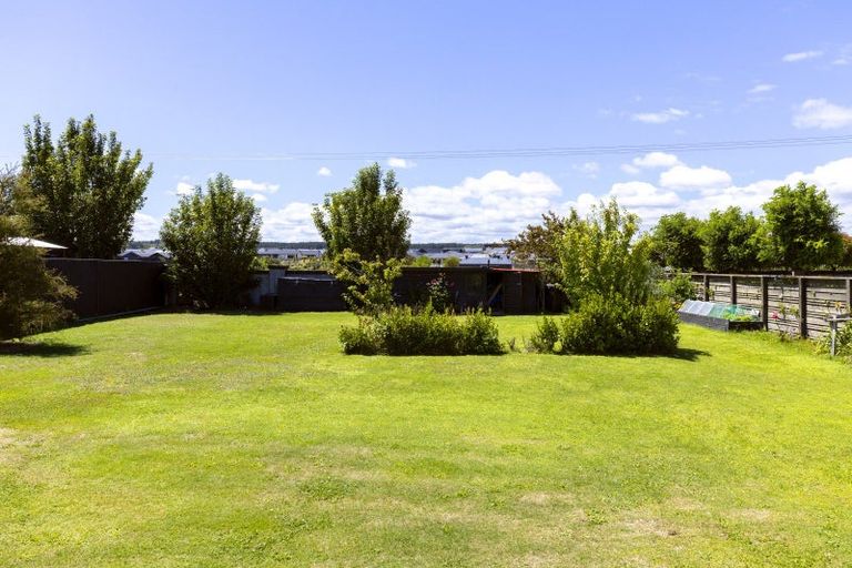 Photo of property in 14 Pukenamu Road, Rainbow Point, Taupo, 3330