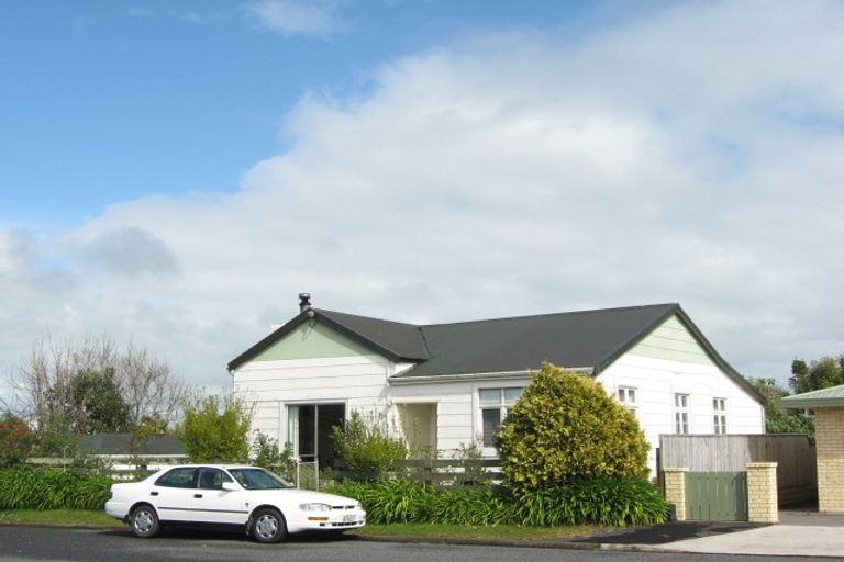 Photo of property in 1 Ngakoti Street, Urenui, 4375