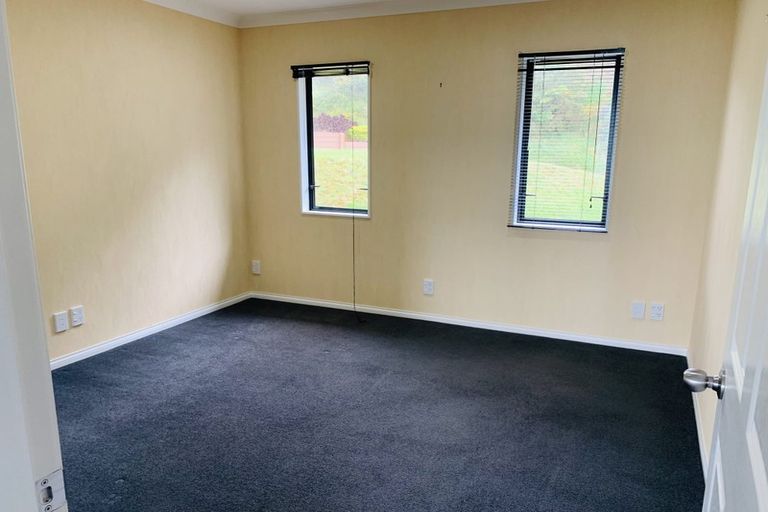 Photo of property in 38 Arahiwi Grove, Tirohanga, Lower Hutt, 5010