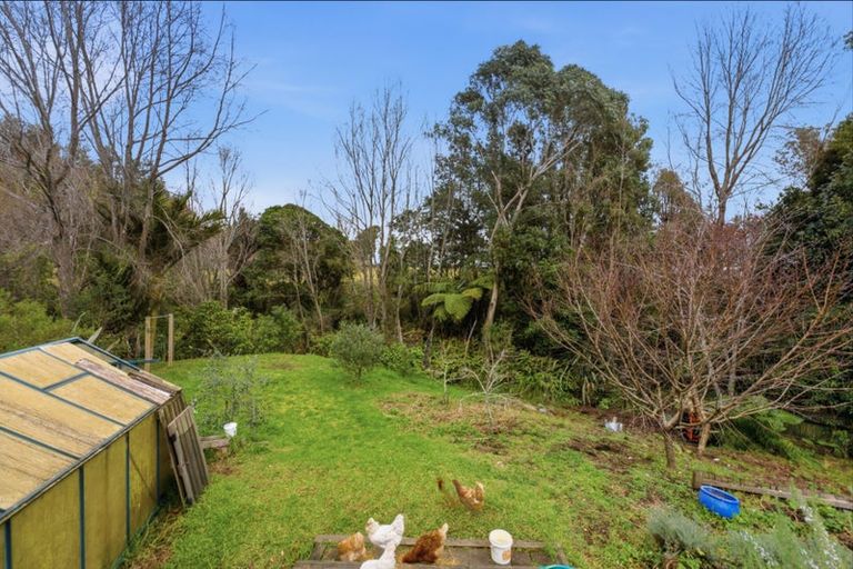 Photo of property in 82 Wairau Road, Oakura, 4314