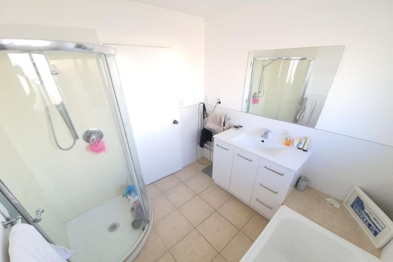 Photo of property in 2/23 South Street, Papakura, 2110