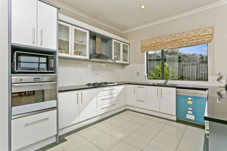 Photo of property in 13 Spoonbill Place, Unsworth Heights, Auckland, 0632