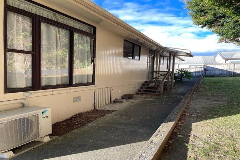 Photo of property in 2/3 Glencourt Place, Glenfield, Auckland, 0629